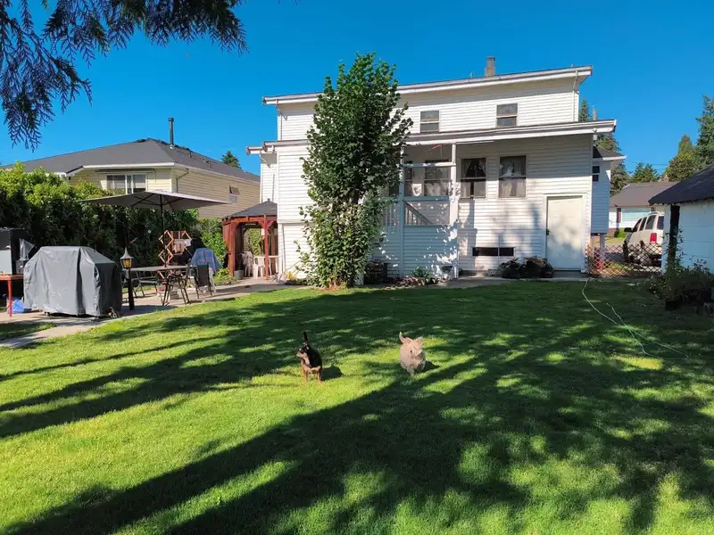 220 DEVOY STREET - photo 3 of 13
