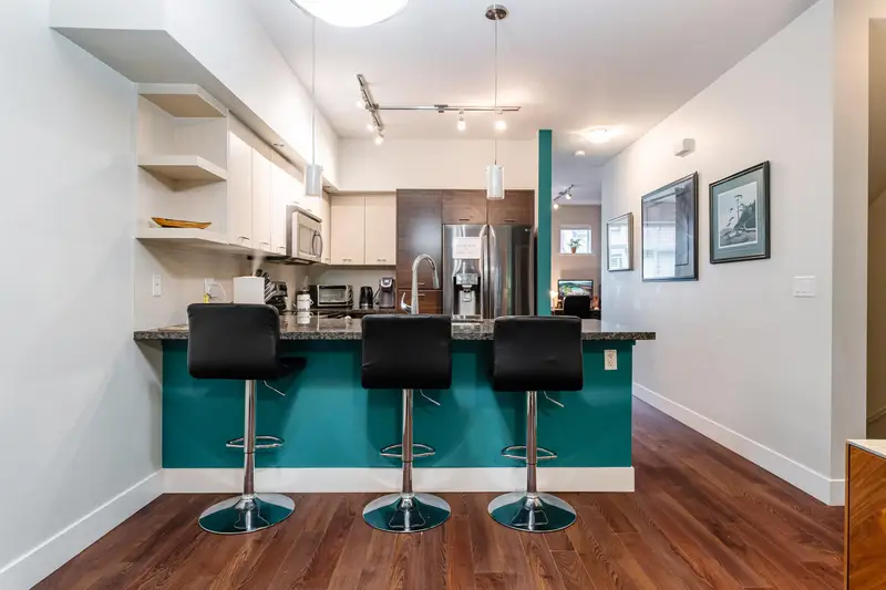 73 6299 144 STREET - photo 4 of 25