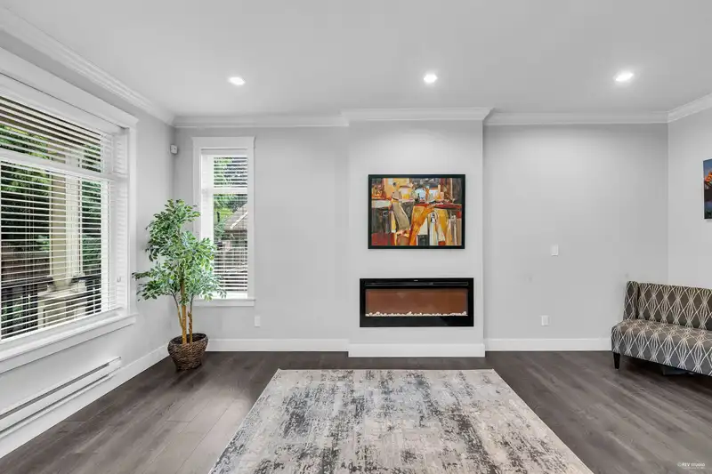 13 6033 WILLIAMS ROAD - photo 4 of 26