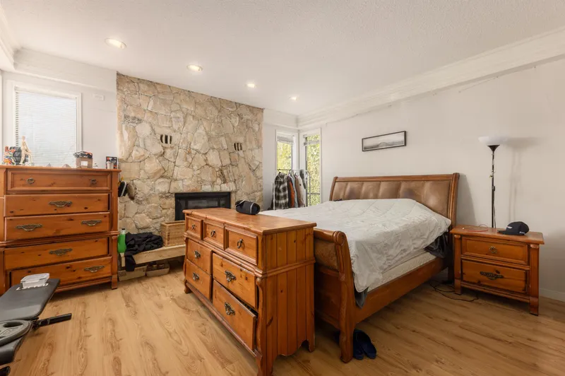 5280 SPERLING AVENUE - photo 2 of 24