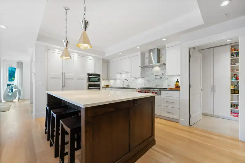 102 1981 HIGHBURY STREET - photo 3 of 40