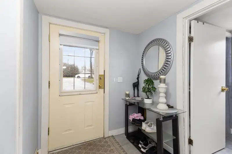 6860 134 STREET - photo 3 of 37