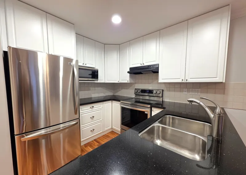 209 15350 16A AVENUE - photo 4 of 25