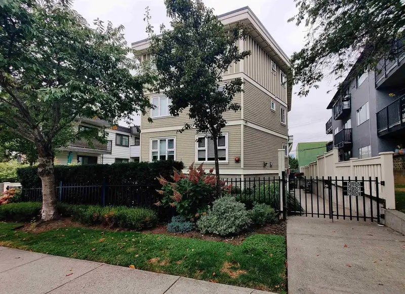 2055 TRIUMPH STREET - photo 1 of 25