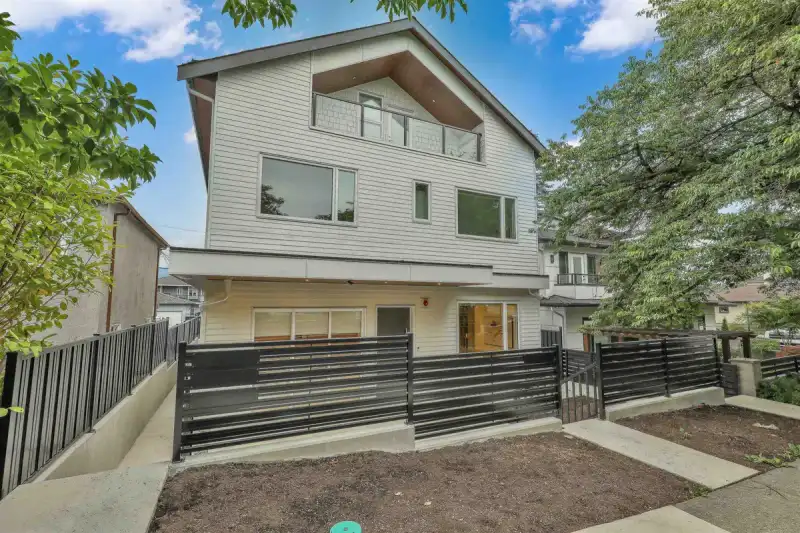 1 3185 GRAVELEY STREET - photo 1 of 32