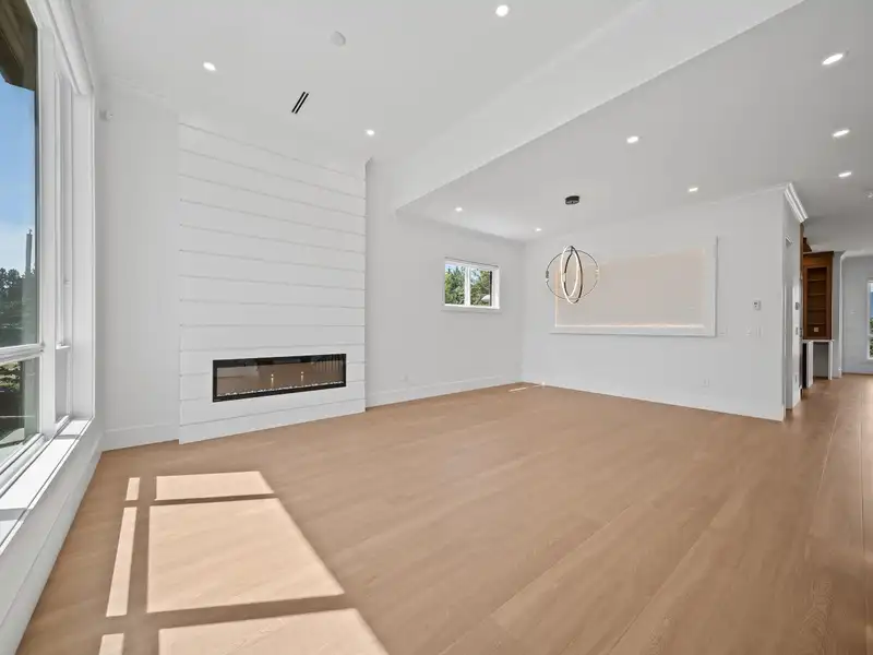 13851 114 AVENUE - photo 3 of 36