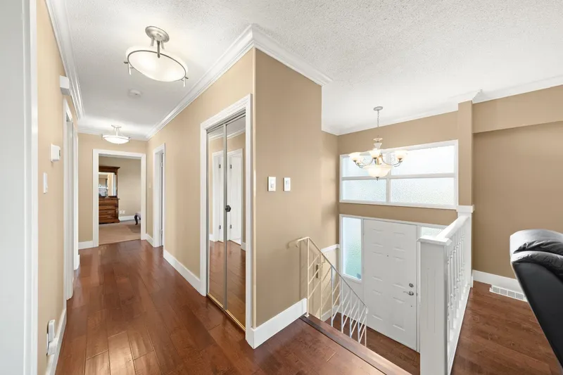 5812 48A AVENUE - photo 3 of 25