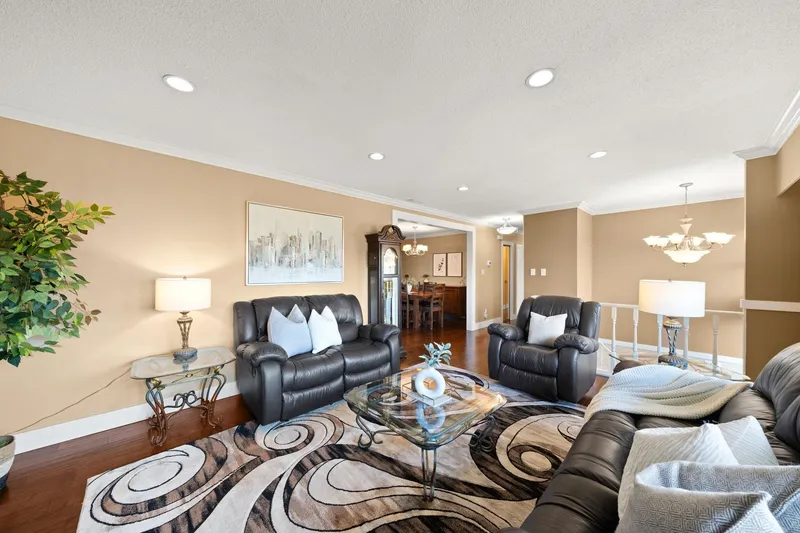 5812 48A AVENUE - photo 4 of 25