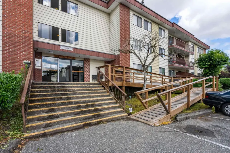 347 1909 SALTON ROAD - photo 4 of 25