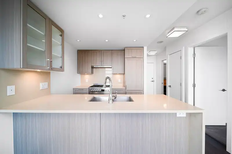 612 5665 BOUNDARY ROAD - photo 4 of 15