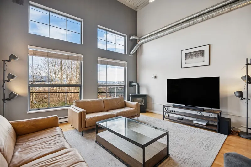 211 336 E 1ST AVENUE - photo 3 of 25