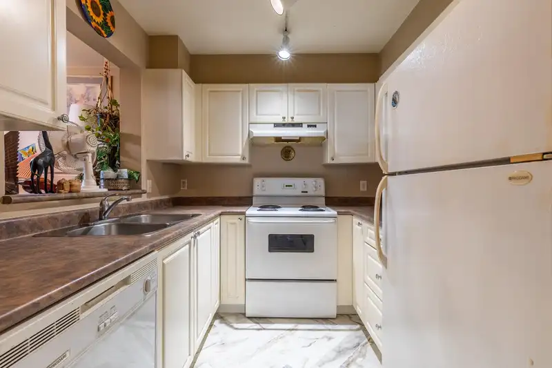 427 9979 140 STREET - photo 1 of 16