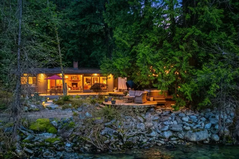 808 SEYMOUR BOULEVARD - photo 1 of 25