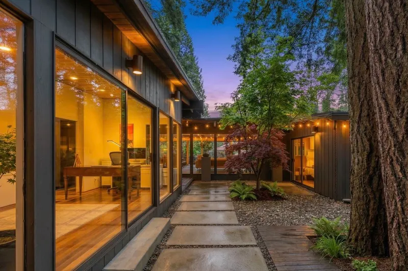 808 SEYMOUR BOULEVARD - photo 4 of 25