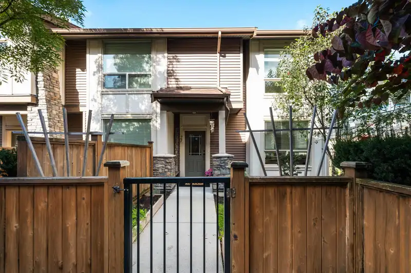 27 10480 248 STREET - photo 3 of 40