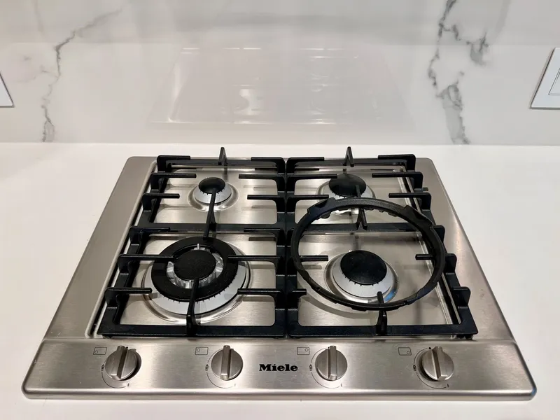 210 5168 CAMBIE STREET - photo 2 of 19