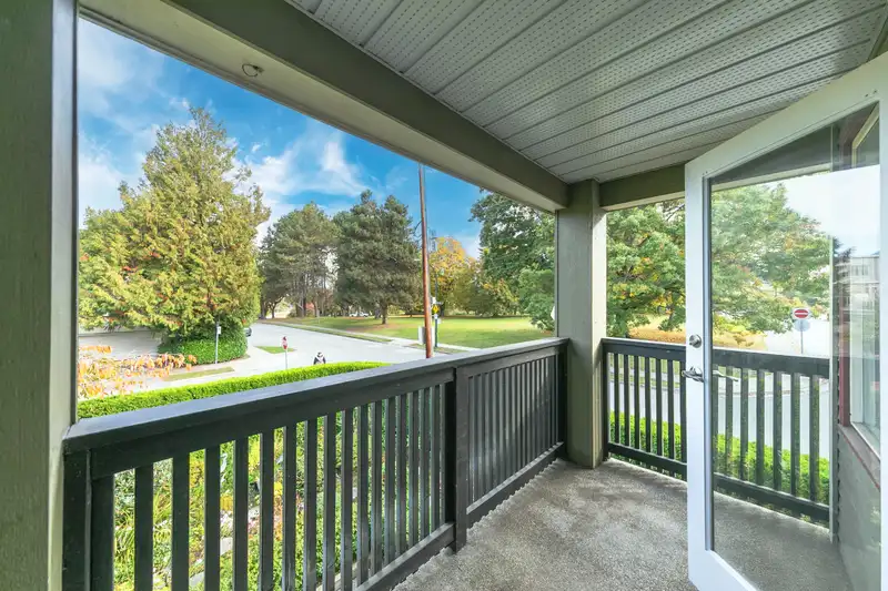 1115 CHESTNUT STREET - photo 4 of 11