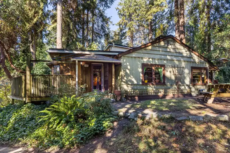 5069 SUNSHINE COAST HIGHWAY - photo 3 of 40
