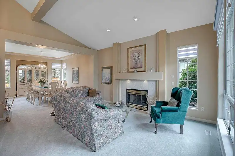 8055 153A STREET - photo 3 of 40