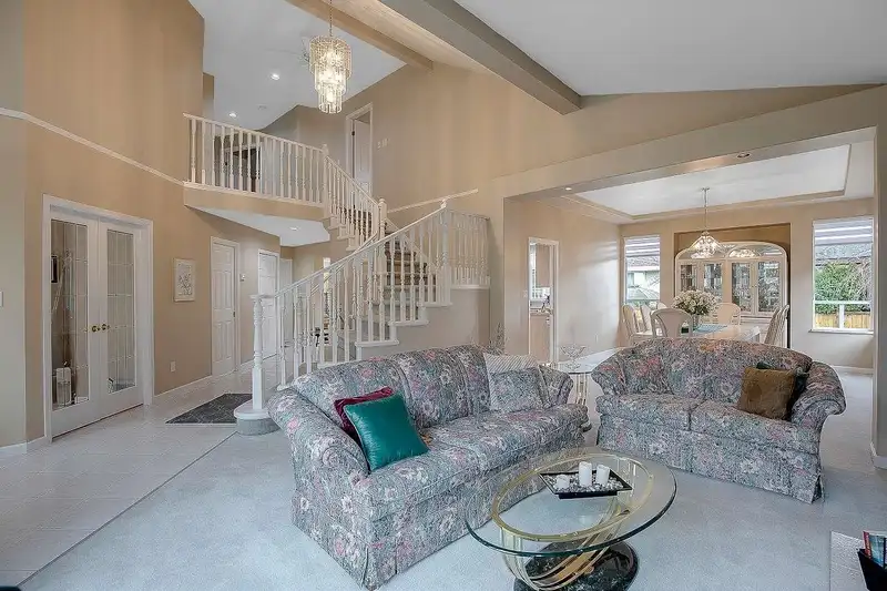 8055 153A STREET - photo 4 of 40