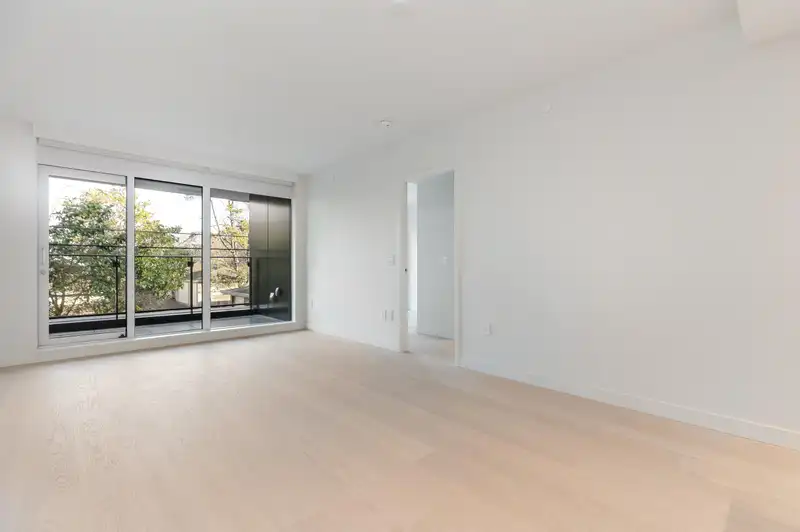 303 3596 WEST 28TH AVENUE - photo 2 of 34