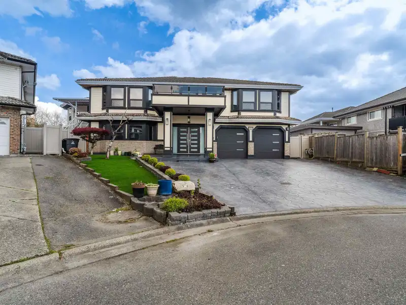 7078 126A STREET - photo 1 of 31