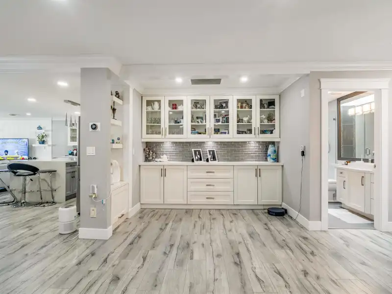 7078 126A STREET - photo 3 of 31