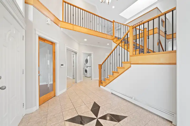 15648 83A AVENUE - photo 3 of 25