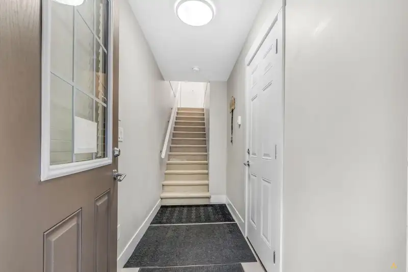 38 6350 142 STREET - photo 3 of 31