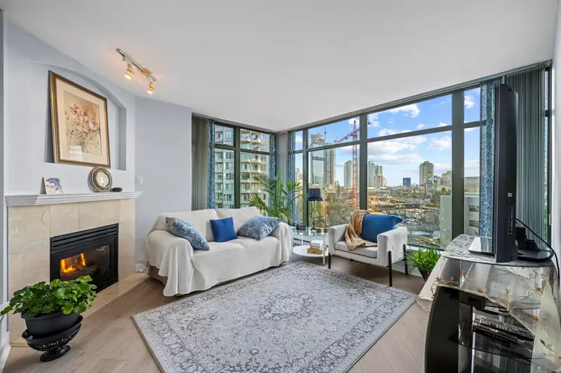 1001 4567 HAZEL STREET - photo 3 of 20