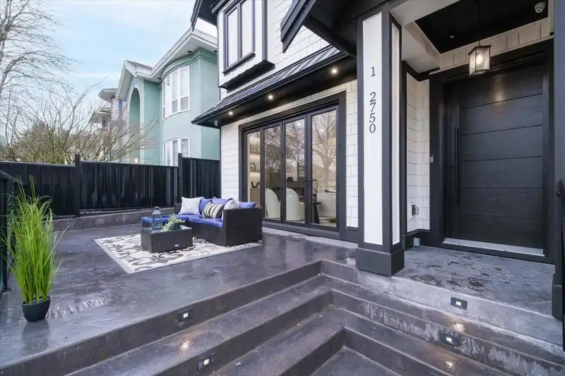 1 2750 E 5TH AVENUE - photo 2 of 23