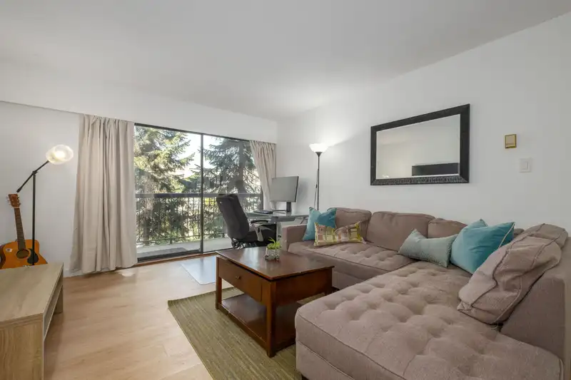220 1844 W 7TH AVENUE - photo 2 of 24