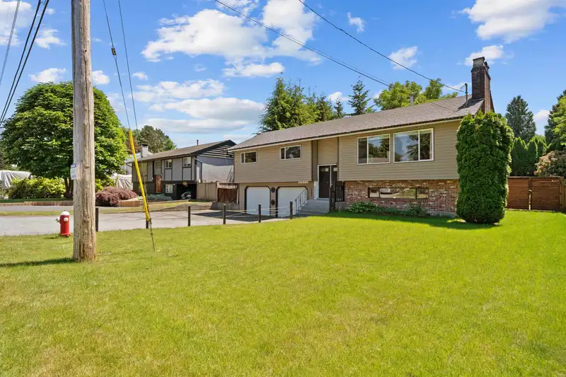 21656 DONOVAN AVENUE - photo 2 of 33