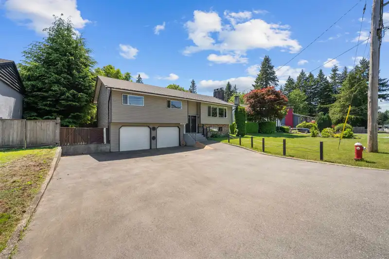 21656 DONOVAN AVENUE - photo 3 of 33