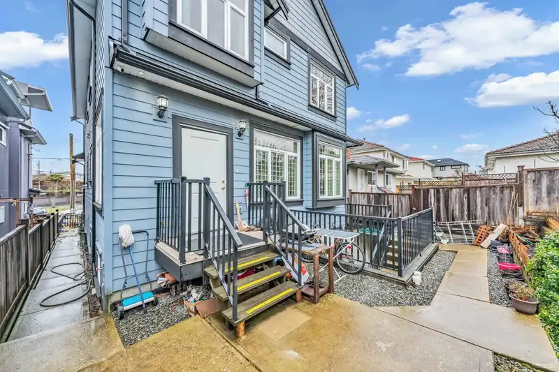 4670 CLARENDON STREET - photo 4 of 29