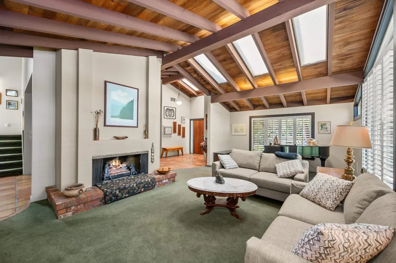 7026 BALACLAVA STREET - photo 4 of 16