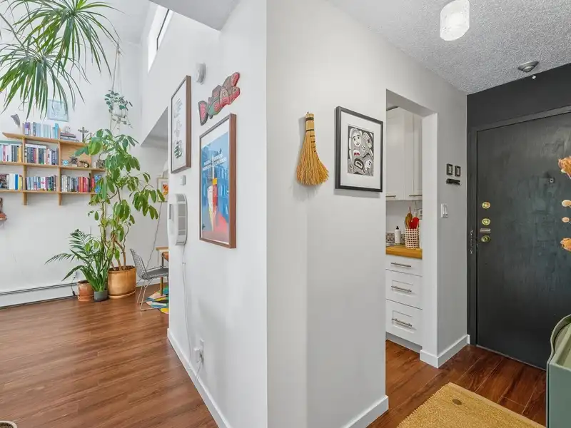 314 1515 E 5TH AVENUE - photo 2 of 20