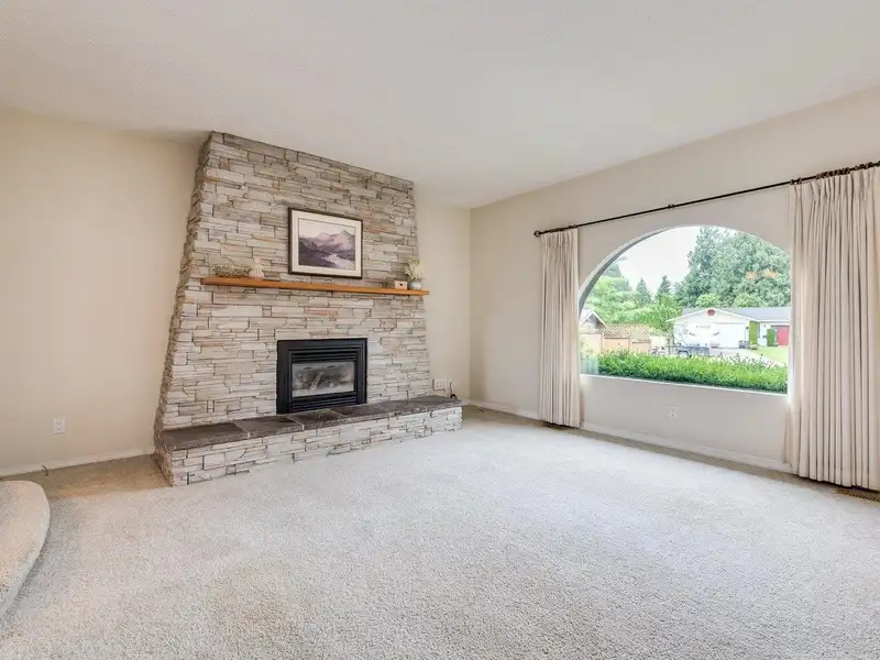 8064 IVY COURT - photo 4 of 40