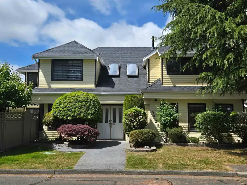 9224 EVANCIO CRESCENT - photo 1 of 17