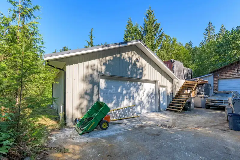 11108 GREENWOOD DRIVE - photo 4 of 40