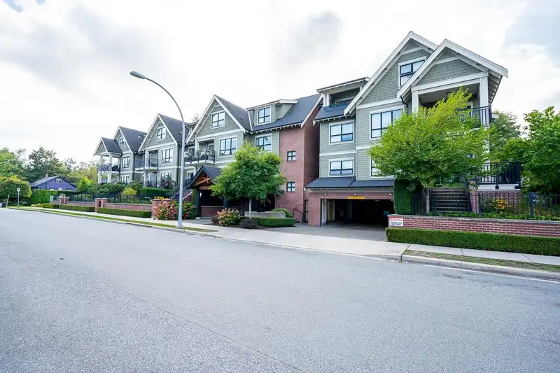 203 4689 52A STREET - photo 4 of 36