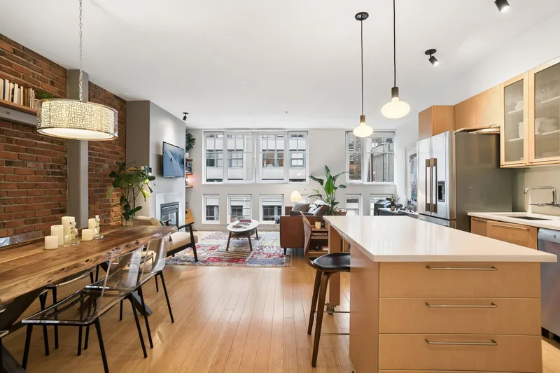 401 1072 HAMILTON STREET - photo 2 of 25