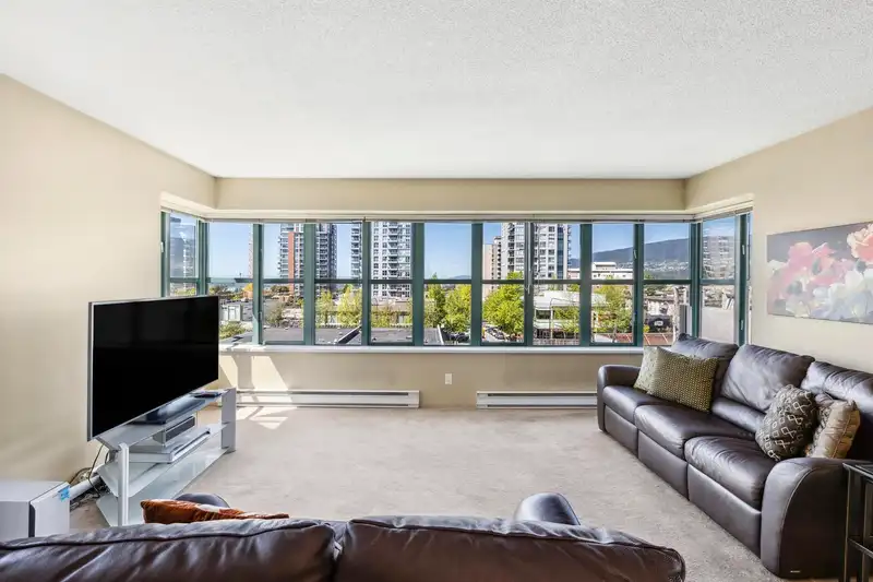 504 1555 EASTERN AVENUE - photo 2 of 29