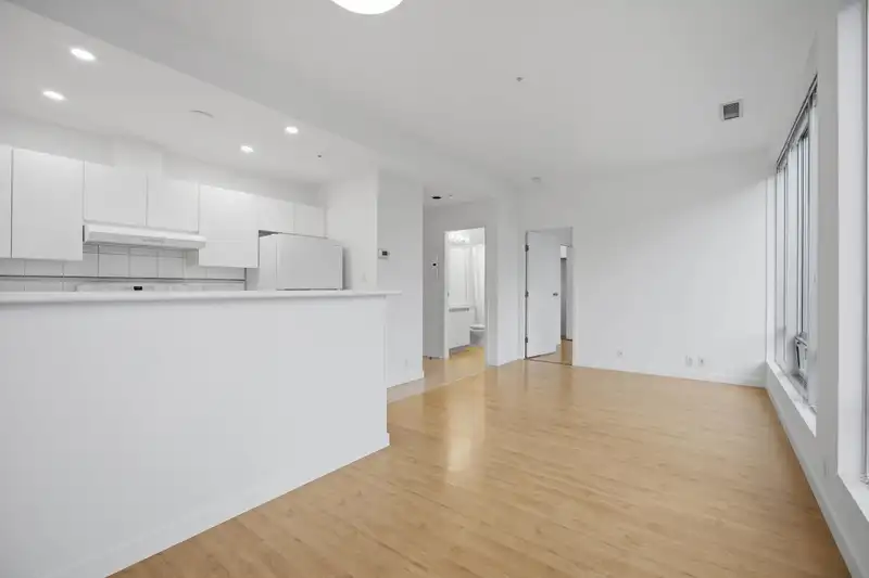1110 989 NELSON STREET - photo 4 of 32
