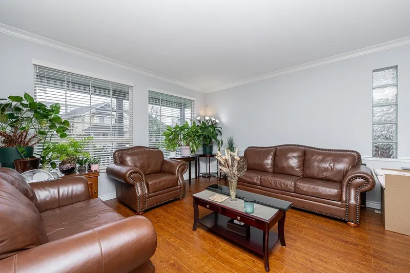 6470 185A STREET - photo 4 of 25