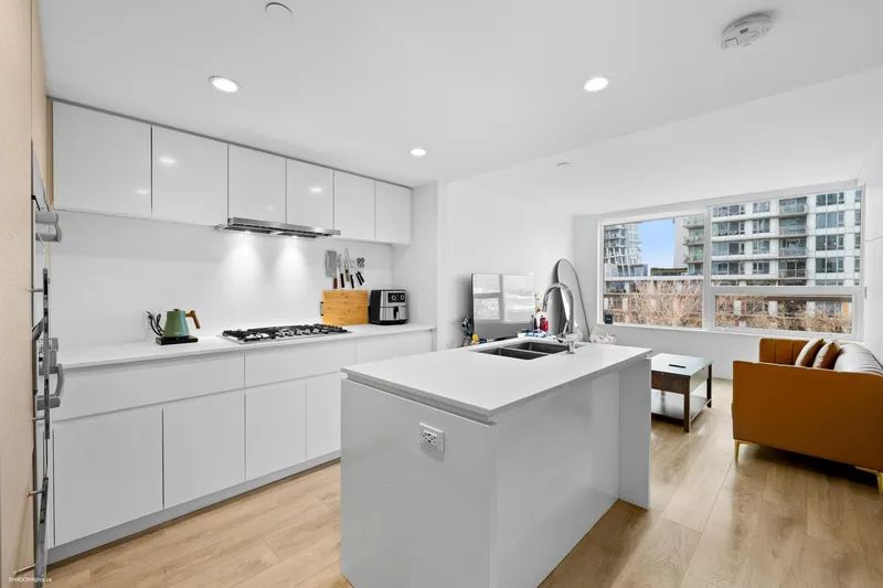 606 5508 HOLLYBRIDGE WAY - photo 1 of 25