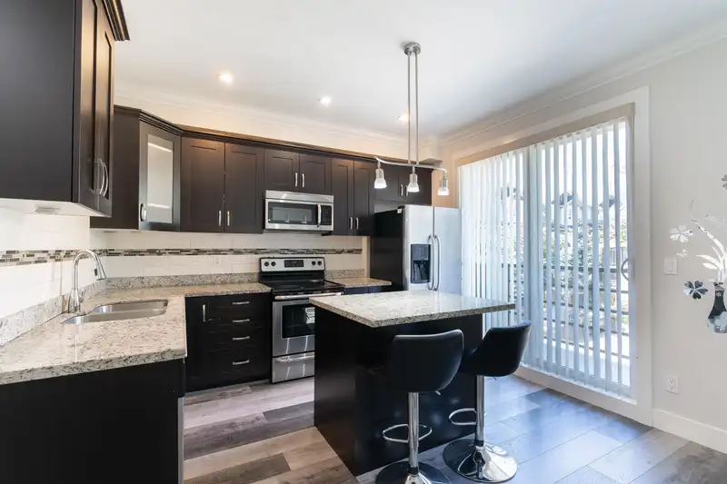 85 6383 140 STREET - photo 4 of 34