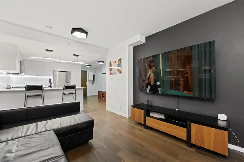 1004 1887 CROWE STREET - photo 1 of 40