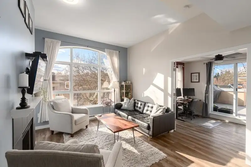 402 2559 PARKVIEW LANE - photo 2 of 33