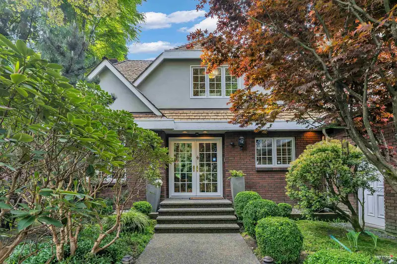 14042 28 AVENUE - photo 1 of 37